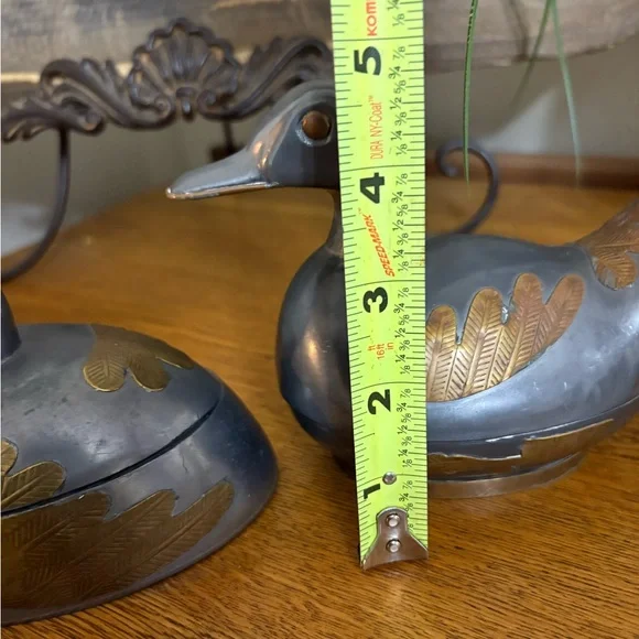 vintage pewter and brass duck-shaped and swan pair of trinket boxes. - Picture 8 of 11